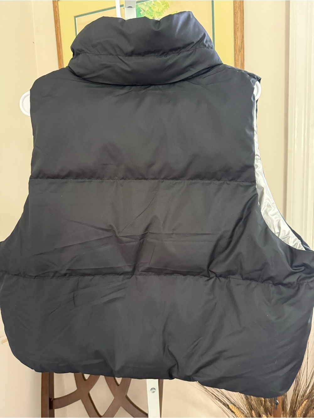 All in Motion Short Reversible puffer Vest. NWT. Size L